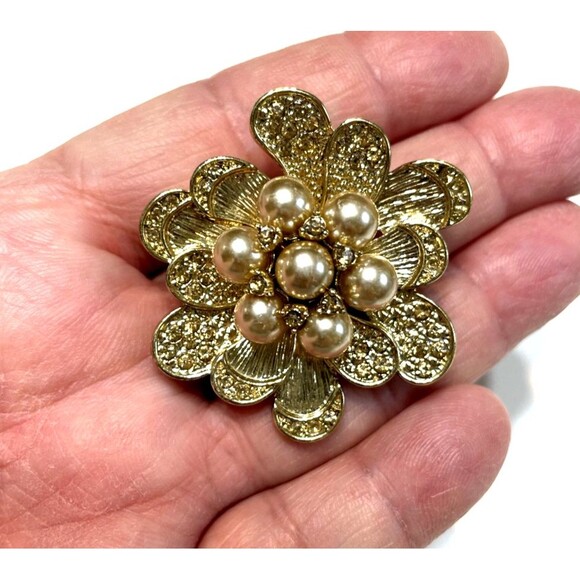 Napier Flower Brooch Faux Pearls Gold Tone - Picture 4 of 6